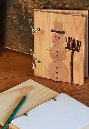 Notizblock aus Holz mit Schneemannmotiv