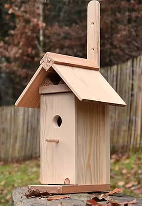 Ein kleiner Nistkasten aus Holz